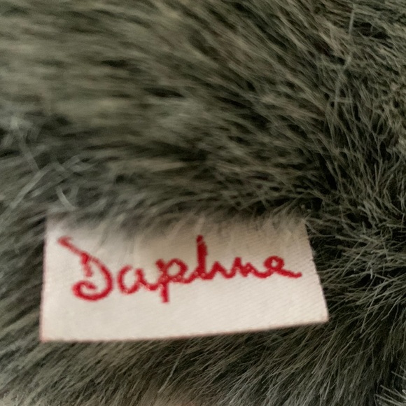 • ADORABLE Sloth Hand Puppet, By Daphne • - Picture 7 of 9